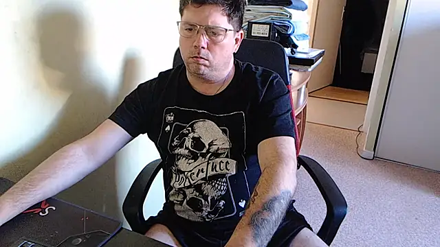 Snapshot of blueandwhite1 chatting on 4, 2, 2025 blueandwhite1 online show from 4, 2, 2025