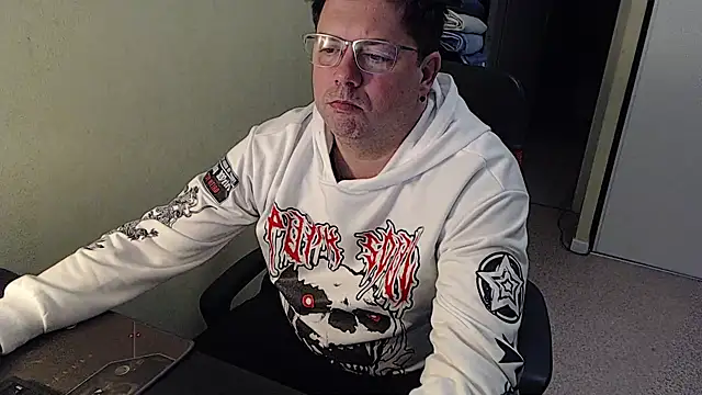 Snapshot of blueandwhite1 chatting on 8, 2, 2025 blueandwhite1 online show from 8, 2, 2025