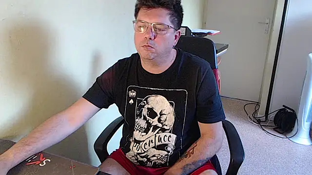 Snapshot of blueandwhite1 chatting on 4, 10, 2025 blueandwhite1 online show from 4, 10, 2025