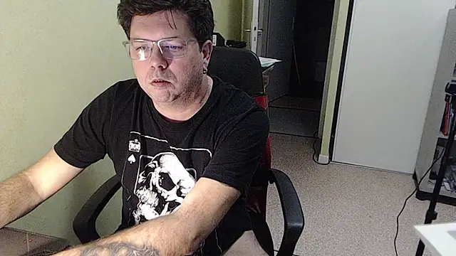 blueandwhite1 online show from 16, 12, 2025