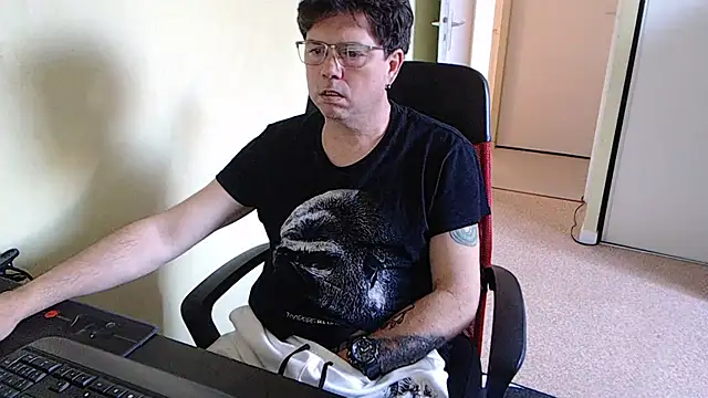 blueandwhite1 online show from 9, 3, 2026