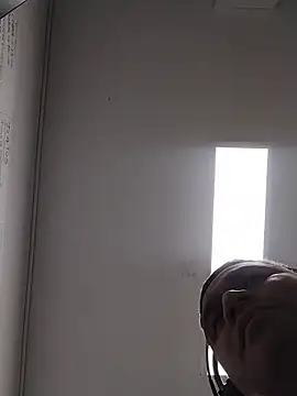 Snapshot of danigarci2307 chatting on 17, 12, 2025 danigarci2307 online show from 17, 12, 2025