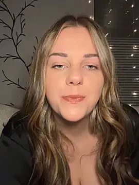 Snapshot of ItsLxsa chatting on 28, 9, 2025 ItsLxsa online show from 28, 9, 2025