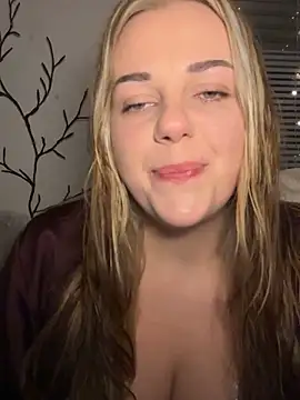 Snapshot of ItsLxsa chatting on 4, 10, 2025 ItsLxsa online show from 4, 10, 2025