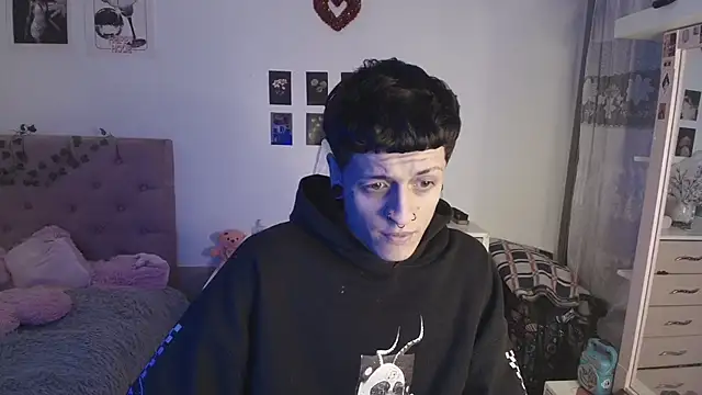 Snapshot of 2cyboy_ chatting on 2, 10, 2025 2cyboy online show from 2, 10, 2025