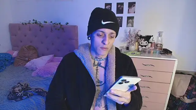 Snapshot of 2cyboy_ chatting on 11, 10, 2025 2cyboy online show from 11, 10, 2025