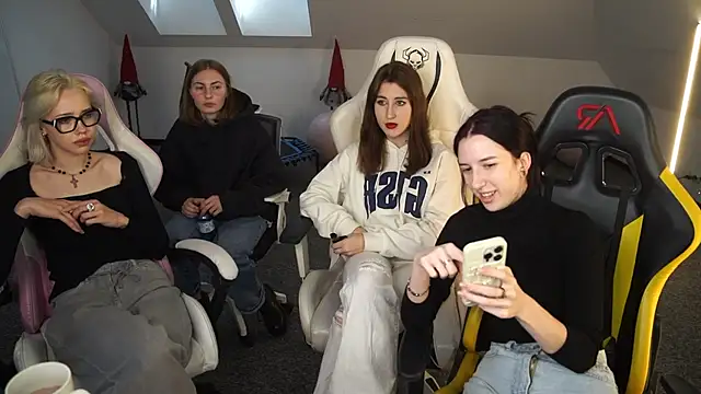  Lili 054 online show from 14, 10, 2025