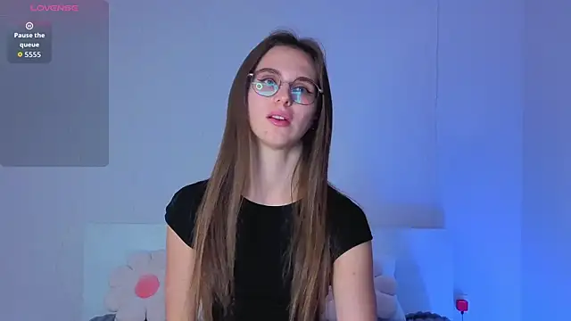 Yumi Ai online show from 9, 10, 2025