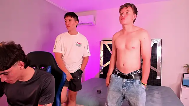 Handsomeboyss19 online show from 18, 2, 2026