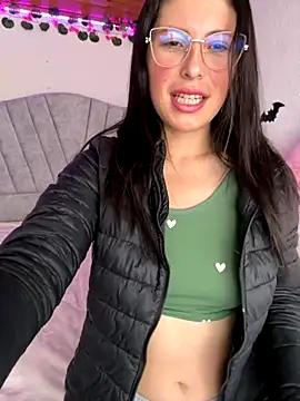 Mia salinass online show from 26, 10, 2025