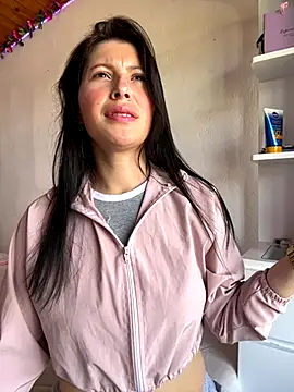 Mia salinass online show from 8, 11, 2025