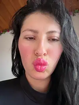 Mia salinass online show from 19, 6, 2026