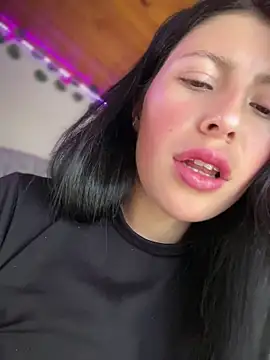 Mia salinass online show from 21, 6, 2026