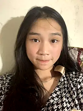 Snapshot of -Lie-06 chatting on 8, 11, 2025 -Lie-06 online show from 8, 11, 2025