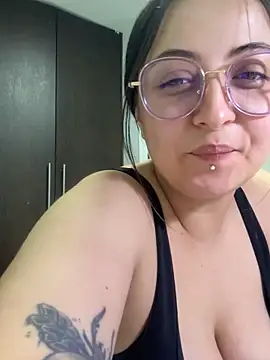 Snapshot of SarahCastro1_ chatting on 12, 5, 2026 SarahCastro1 online show from 12, 5, 2026