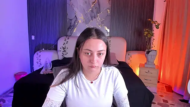 Snapshot of SarahCastro1_ chatting on 7, 6, 2026 SarahCastro1 online show from 7, 6, 2026