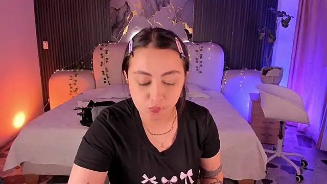 Snapshot of SarahCastro1_ chatting on 11, 6, 2026 SarahCastro1 online show from 11, 6, 2026