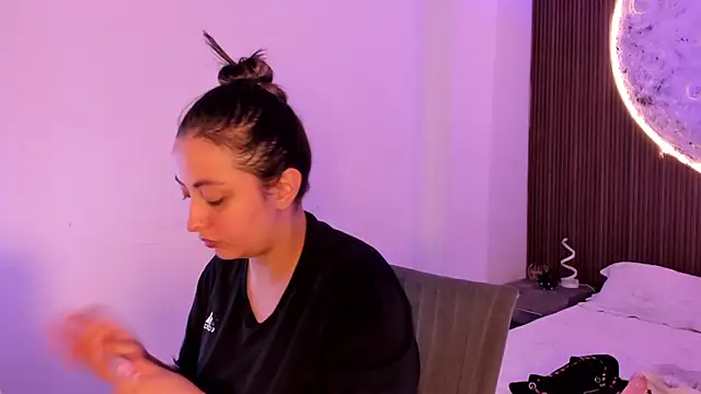 Snapshot of SarahCastro1_ chatting on 17, 6, 2026 SarahCastro1 online show from 17, 6, 2026