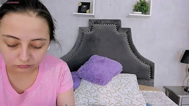 Snapshot of SarahCastro1_ chatting on 7, 8, 2026 SarahCastro1 online show from 7, 8, 2026