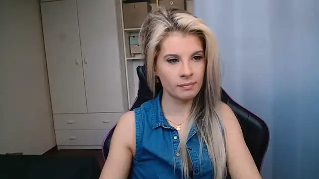 KristineGlow online show from 6, 5, 2026