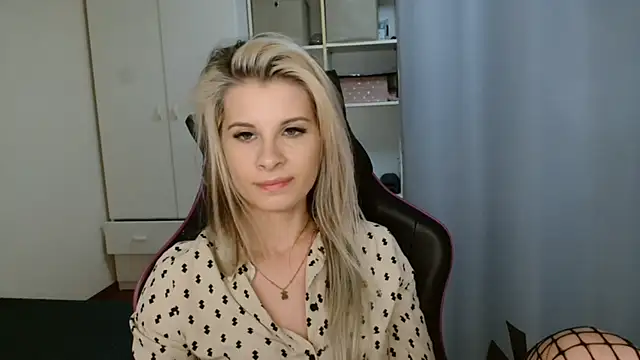 Snapshot of KristineGlow chatting on 9, 5, 2026 KristineGlow online show from 9, 5, 2026