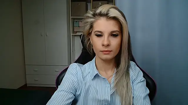 Snapshot of KristineGlow chatting on 13, 5, 2026 KristineGlow online show from 13, 5, 2026