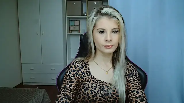 Snapshot of KristineGlow chatting on 19, 5, 2026 KristineGlow online show from 19, 5, 2026