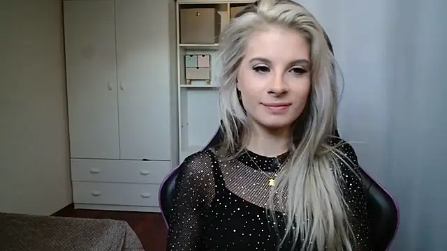 Snapshot of KristineGlow chatting on 25, 5, 2026 KristineGlow online show from 25, 5, 2026