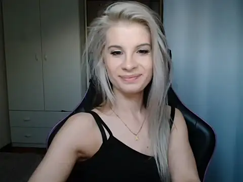 Snapshot of KristineGlow chatting on 25, 5, 2026 KristineGlow online show from 25, 5, 2026