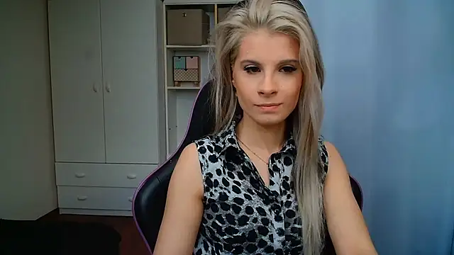Snapshot of KristineGlow chatting on 1, 6, 2026 KristineGlow online show from 1, 6, 2026