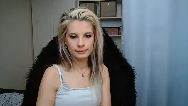 Snapshot of KristineGlow chatting on 23, 6, 2026 KristineGlow online show from 23, 6, 2026
