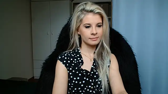 Snapshot of KristineGlow chatting on 2, 7, 2026 KristineGlow online show from 2, 7, 2026