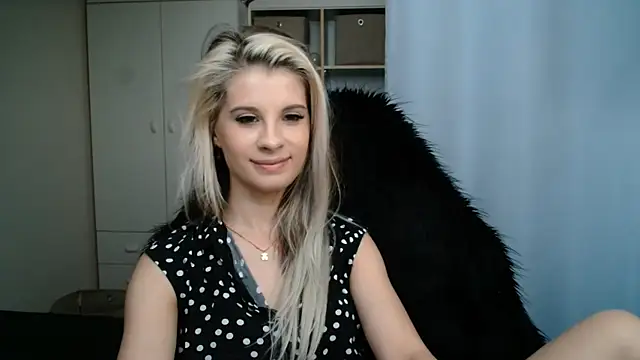 Snapshot of KristineGlow chatting on 2, 7, 2026 KristineGlow online show from 2, 7, 2026