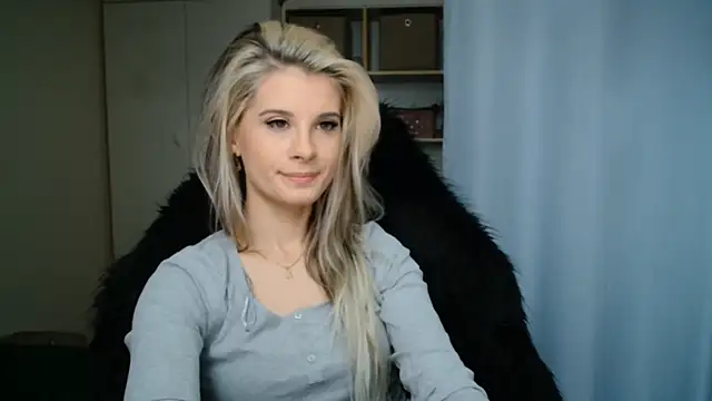 Snapshot of KristineGlow chatting on 3, 7, 2026 KristineGlow online show from 3, 7, 2026