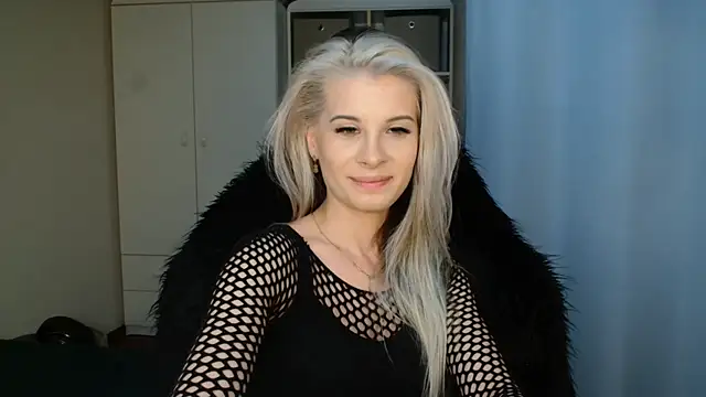 Snapshot of KristineGlow chatting on 7, 7, 2026 KristineGlow online show from 7, 7, 2026
