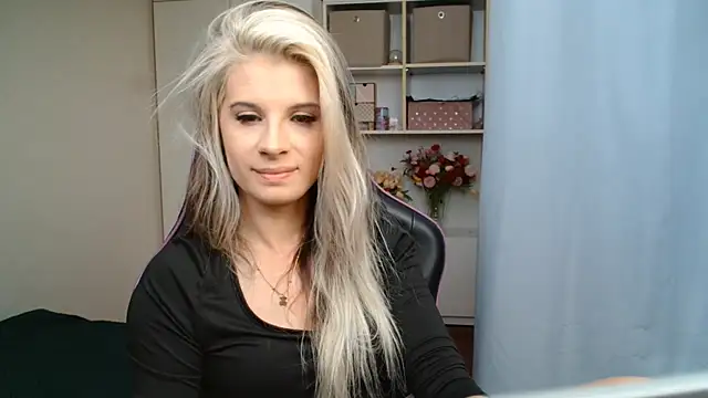 Snapshot of KristineGlow chatting on 22, 7, 2026 KristineGlow online show from 22, 7, 2026