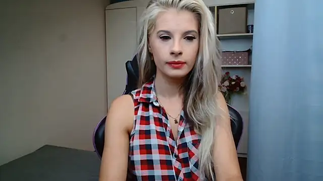 Snapshot of KristineGlow chatting on 28, 7, 2026 KristineGlow online show from 28, 7, 2026
