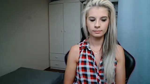 Snapshot of KristineGlow chatting on 28, 7, 2026 KristineGlow online show from 28, 7, 2026