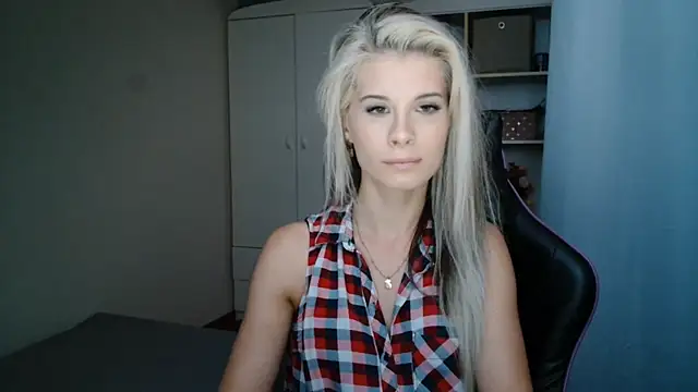 Snapshot of KristineGlow chatting on 28, 7, 2026 KristineGlow online show from 28, 7, 2026