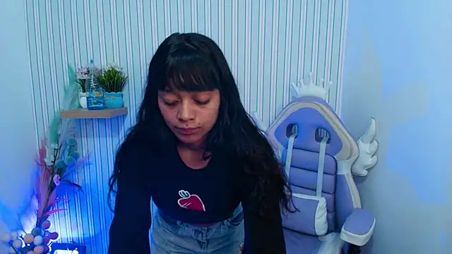 Snapshot of kataleya__18 chatting on 21, 12, 2025 kataleya 18 online show from 21, 12, 2025