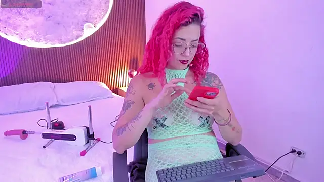 Snapshot of RoxanneStorm_ chatting on 5, 7, 2026 RoxanneStorm online show from 5, 7, 2026