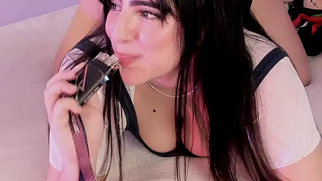 Camila Matinez  online show from 10, 11, 2025