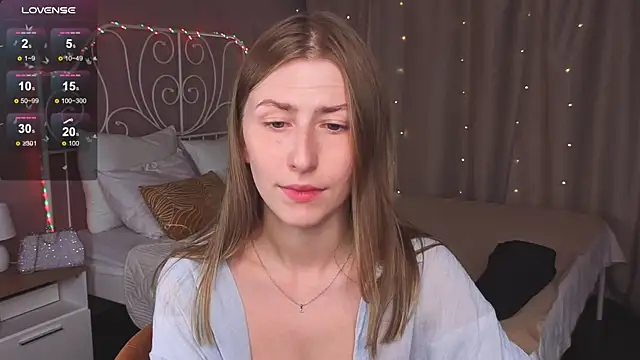 Snapshot of VesperaCeleste chatting on 3, 10, 2025 VesperaCeleste online show from 3, 10, 2025