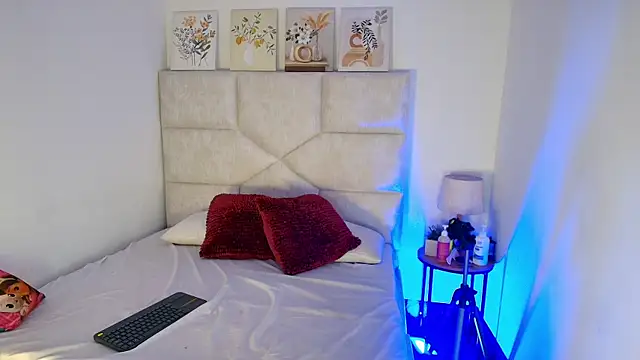 elizawiliamst online show from 31, 7, 2026