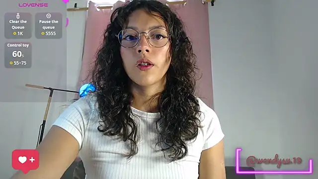 Snapshot of WendySuns_ chatting on 16, 9, 2025 WendySuns  online show from 16, 9, 2025
