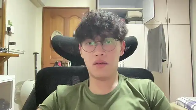 Passionatetwink2 online show from 11, 4, 2026