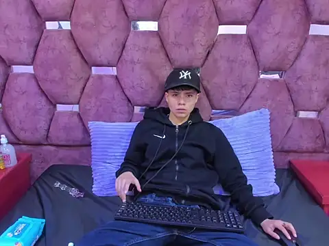 Bruno Cruzz online show from 14, 10, 2025