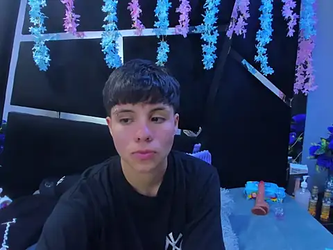 Bruno Cruzz online show from 4, 11, 2025