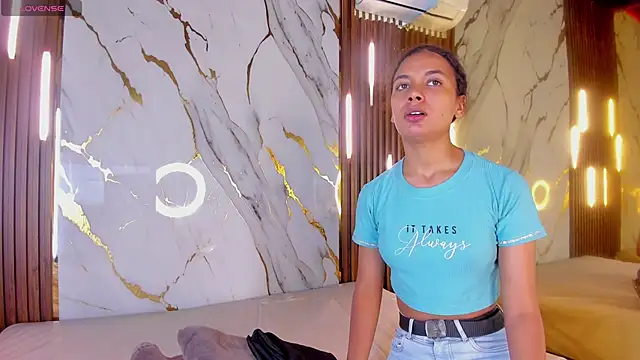 VictoriaDuart online show from 8, 11, 2025