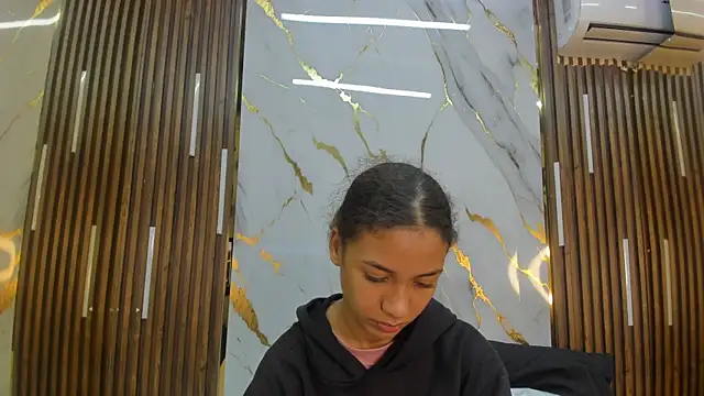 Snapshot of VictoriaDuart chatting on 8, 6, 2026 VictoriaDuart online show from 8, 6, 2026